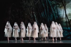 GISELLE ; Music by Adam ; Choreography by Perrot ; The Corps de Ballet ; The Royal Ballet ; At the Royal Opera House, London, UK ; 16 January 2014 ; Credit: Bill Cooper / Royal Opera House / ArenaPAL ;