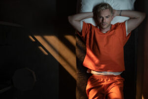 Nicholas Hoult stars as Ryan in HOW TO ROB A BANK, from Amazon MGM Studios.Photo credit: Megan Schoenbachler© 2026 Amazon Content Services LLC. All Rights Reserved.